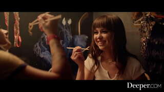 Андан чоң нерселерге каршы багытталган. Сексуалдык красотки наслаждаются лесбийским трахом