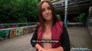 - Bahoaka Mpandraharaha mpianatra manana ny fahazoana ny fivaviana tafiditra mafy noho ny olon-kafa any an-tokotany any Prague