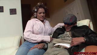 ���ຫຍ່ມກເລ່ນແລະເປັນຂັບເຄື່ອນກ່ຽວກັບເຣສໍາລັບການສີ້ຈໍແດນ