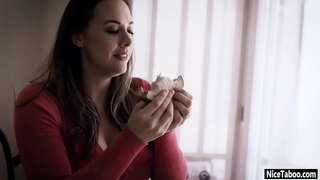 Nadržaný MILF Chanel Preston sania vtáka a mám v prdeli tvrdý