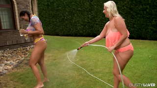 Dildo Insertion agus Titty deothail lusan airson Dà Busty Man