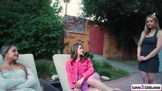 Buhok nga bata nga nangutana sa bag-ong busty stepmom sa pagkuha og balik sa iyang uban nga pagpanikas stepmom.Sila halok ug siya nagatilap sa mga patik milfs mga tiil ug unya facesits sa iyang