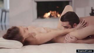 Сотруднице бринета вылизали маца, а затим сјебан њен менаџер