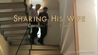 ÄITI MILF kestää kaksi suurta kukot