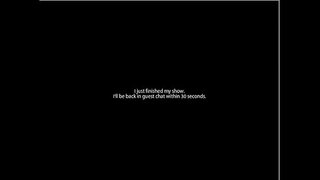 Rousse Sexy Joue avec un Gode en Verre Sur la Came