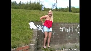 ���มบลอนด์ที่รัก Lenas อการเปลือยกายในที่สาธารณะและ busty ฉันคิดภาษาอังกฤษเป็นเพื่อนกันแสดง