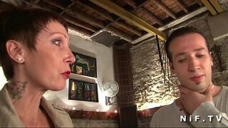 ���იდი ძუძუები და დიდი ფრანგი მჭიდროდ ჭედური