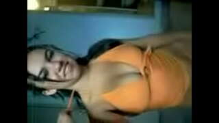 Muda hottie melepas pakaian