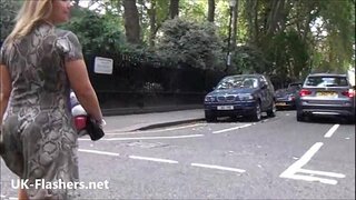 Seksikäs vilkkuu blondi Ashley Ratsastajat ulkouima exhibitionismi ja tirkistelijä, amatööri babe