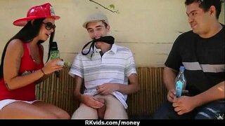 Gola djevojka i tvrdi bonk sex video 17