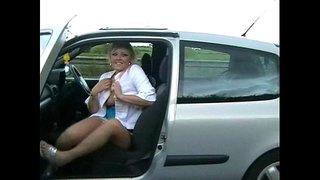 Busty Ερασιτεχνικό Geordie που Λάμπει στο Δημόσιο