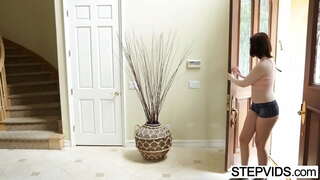 Зводны брат трахал сваю гарачую Маю Кендрыка