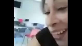 ���्रौढ मेक्सिकन मिळत दूध