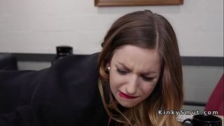 Big tits brunette os ceann anal fingering i sgiobair