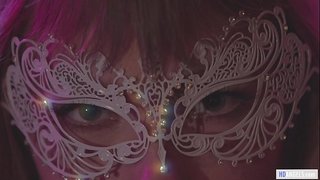 Erfahrene Frau führt Ihren neuen lesbischen Freundin zu einem privaten Zimmer