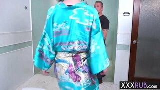 Bangor MILF massaeg a guys awak jeung rode na hal gedé