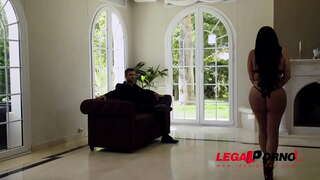 Latina Curvy forwyn Kesha Ortega yn gadael i bos bang ei titw mawr a gwlyb pinc GP848