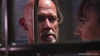 Mira e bieu di skol ta la un muhé esklabu maron kayente ku garganta profundo riba ku e la e tonto di sklabitut di liña