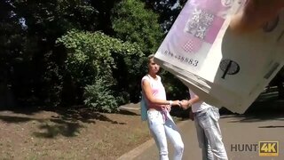 HUNT4K. Ideāls shaved incītis un saspringto ass nāk rokās mednieks