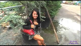 V dětském pokoji je děvka, nechá sama v prdeli s radostí