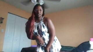 Jostailu berriak saiatzen ari da